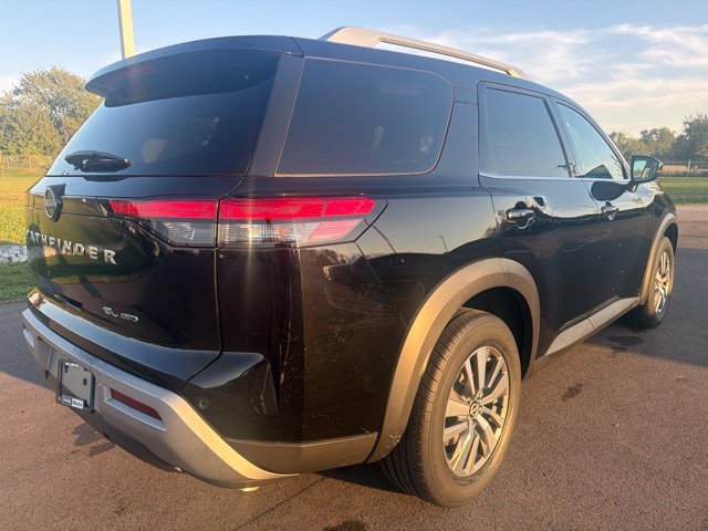 Used 2022 Nissan Pathfinder SL AWD/4WD image 7