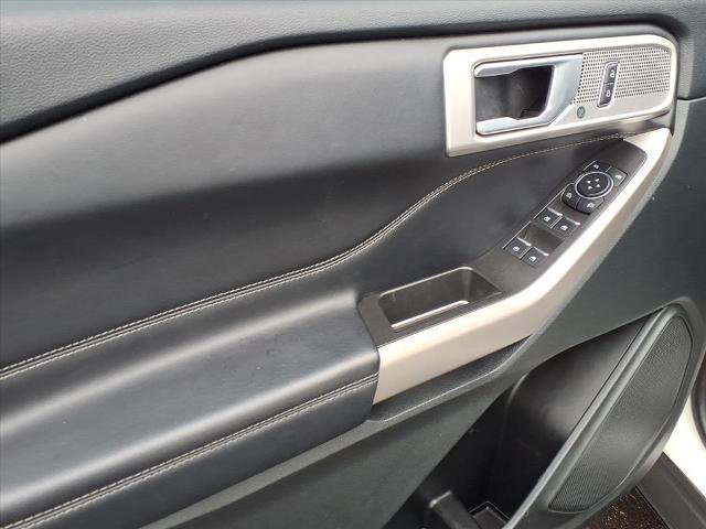 Certified 2023 Ford Explorer XLT w/ Equipment Group 202A AWD/4WD image 9