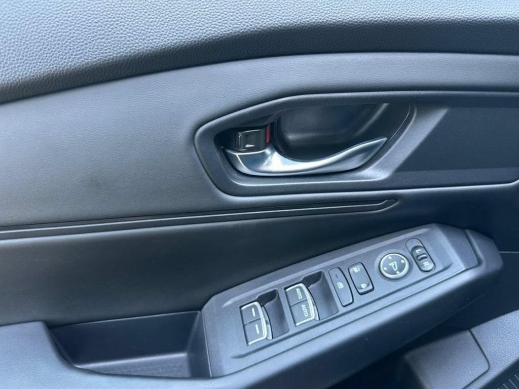 Used 2023 Honda Accord EX image 11