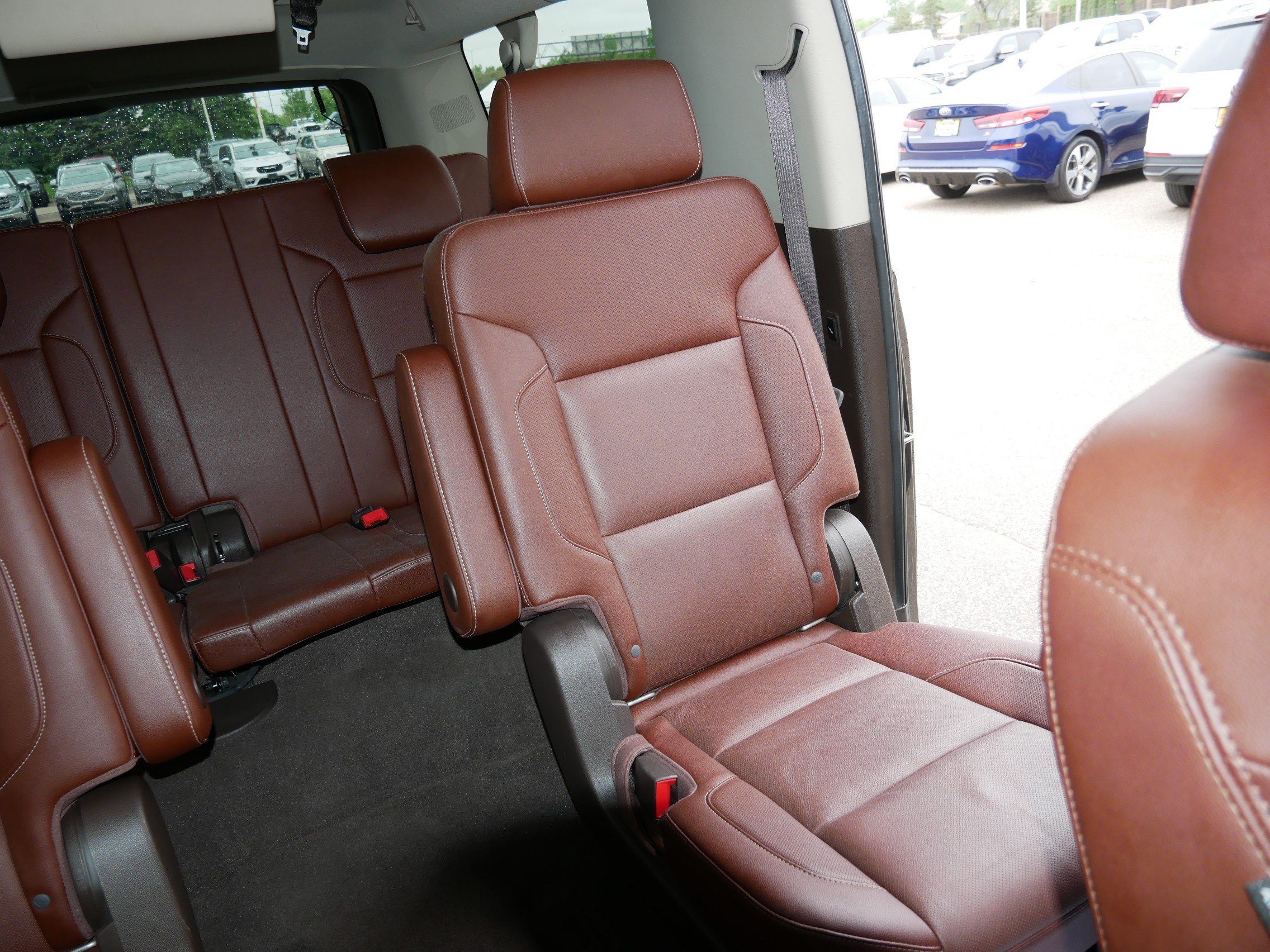 Used 2020 Chevrolet Suburban Premier AWD/4WD image 14
