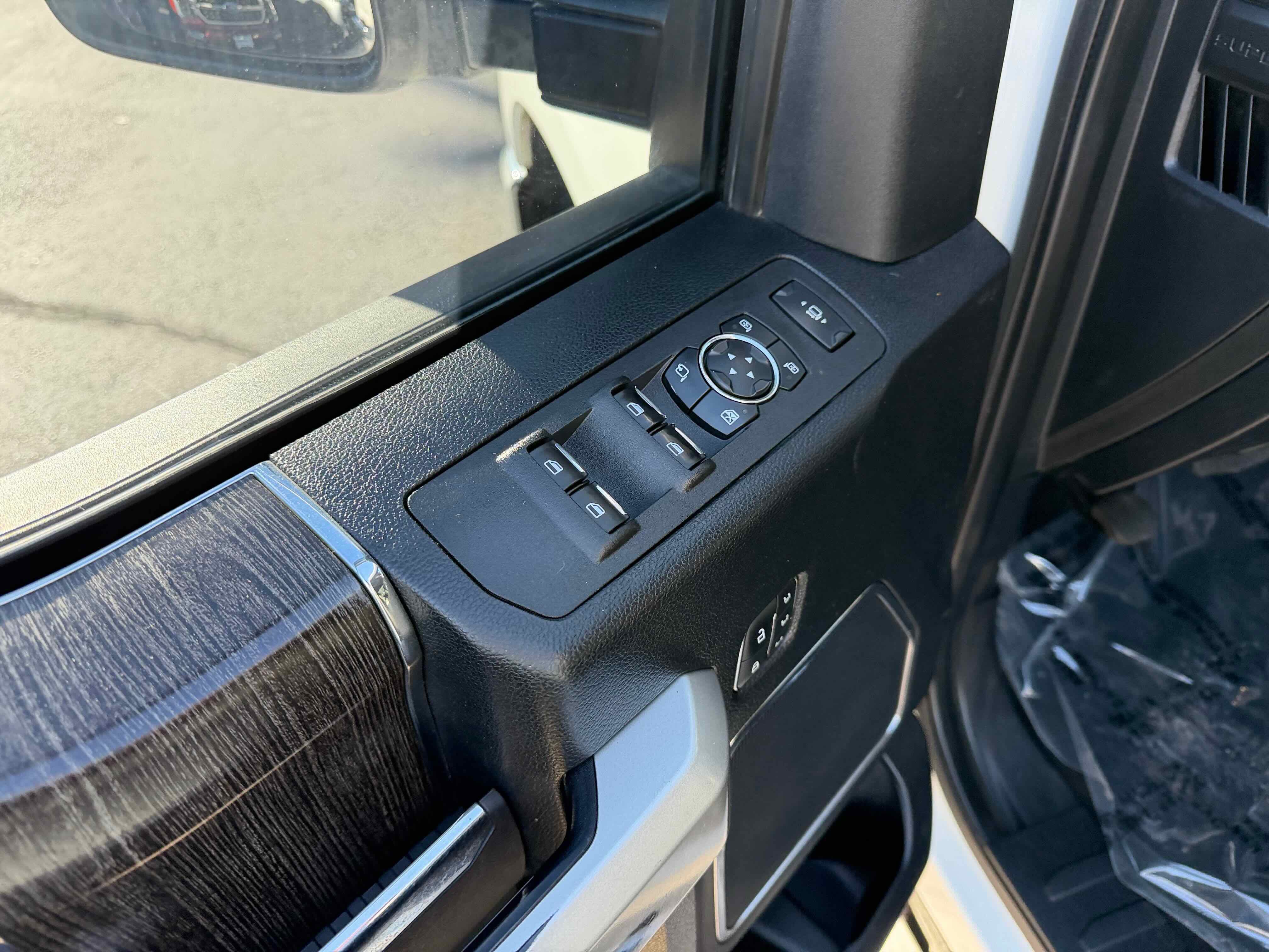 Certified 2020 Ford F350 Lariat w/ Lariat Ultimate Package image 18