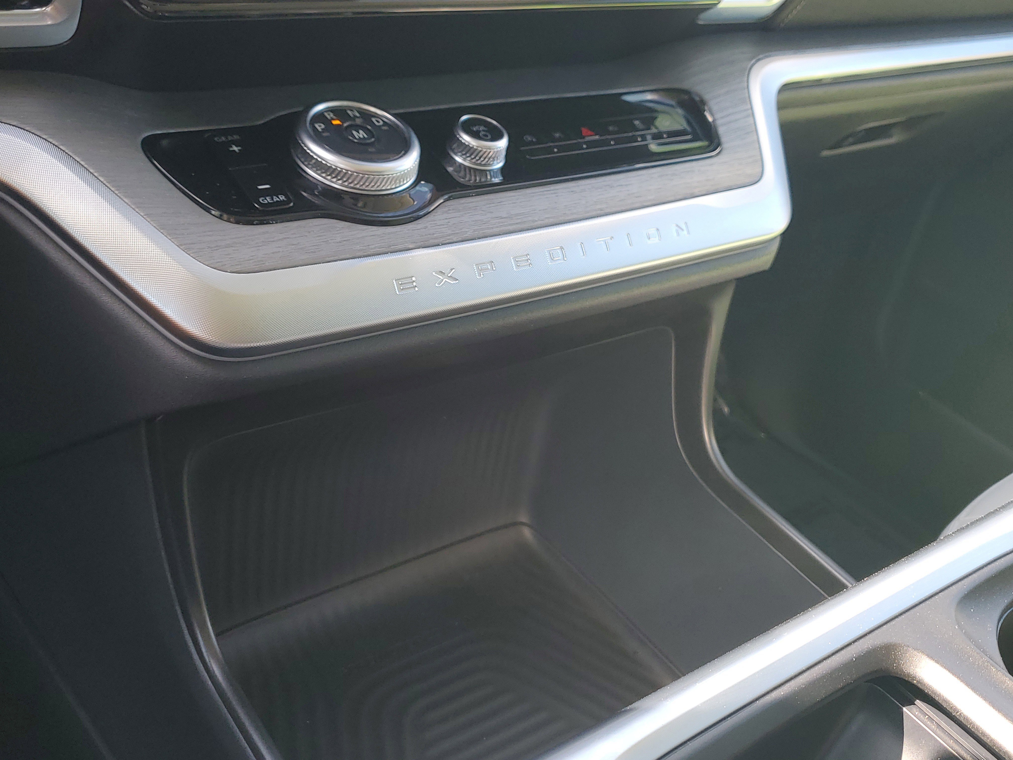 Certified 2025 Ford Expedition Platinum w/ Driver's Package image 28