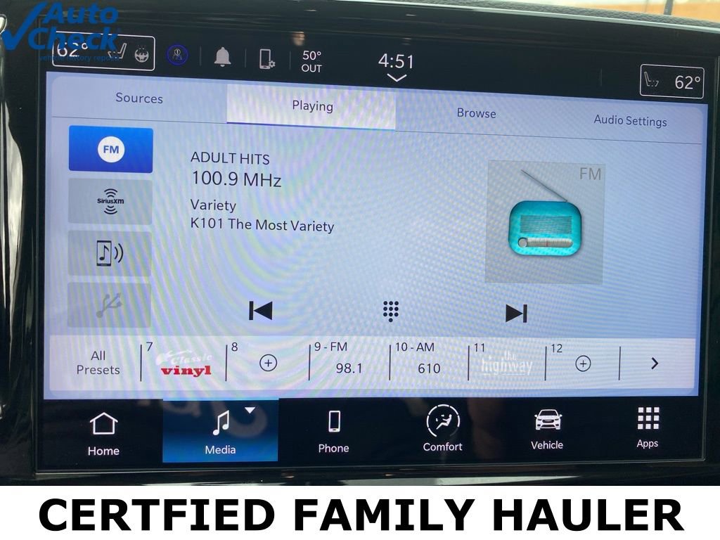 Used 2024 Chrysler Pacifica Touring-L image 39