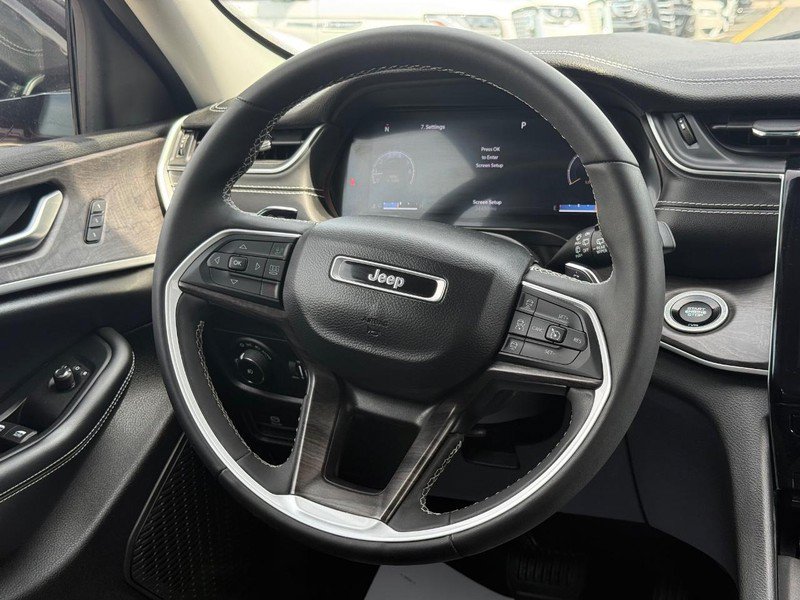 Used 2023 Jeep Grand Cherokee Limited w/ MOPAR Finishing Package AWD/4WD image 16