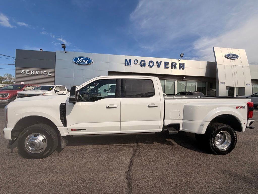 Certified 2025 Ford F350 Platinum AWD/4WD image 3