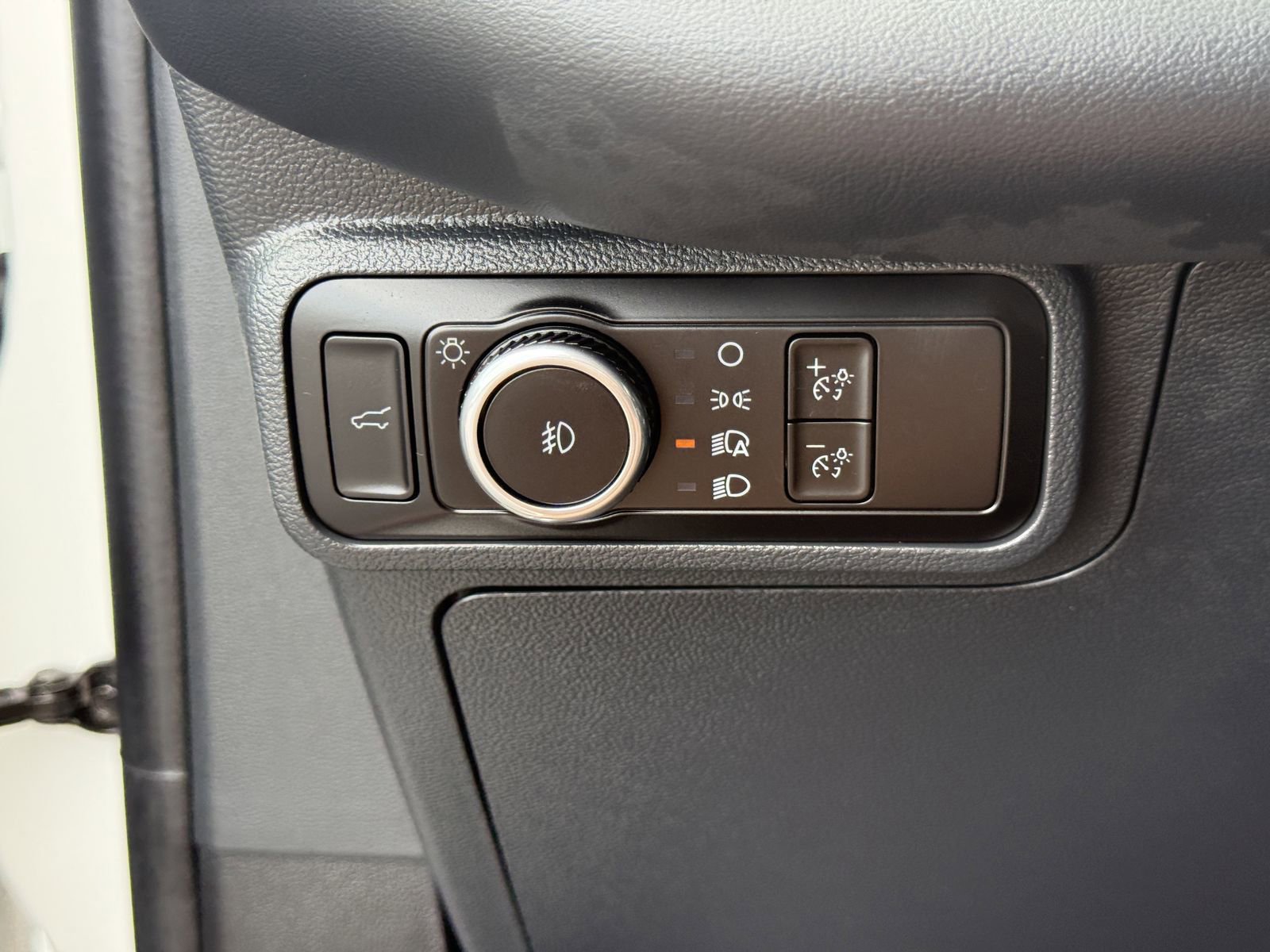 Certified 2025 Ford Explorer ST-Line AWD/4WD image 29