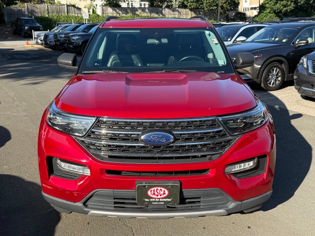 Certified 2022 Ford Explorer XLT w/ Equipment Group 202A AWD/4WD image 2