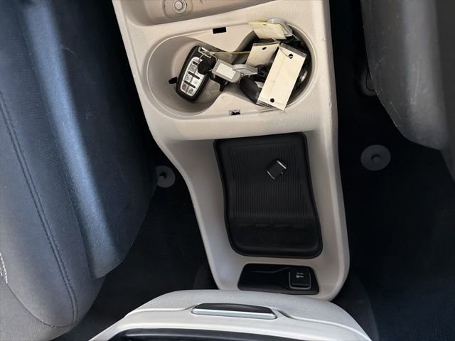 Used 2022 Chrysler Voyager LX FWD image 23