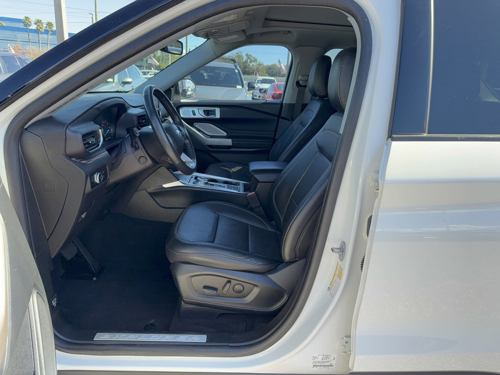 Certified 2022 Ford Explorer Limited w/ Limited Technology Package RWD image 11