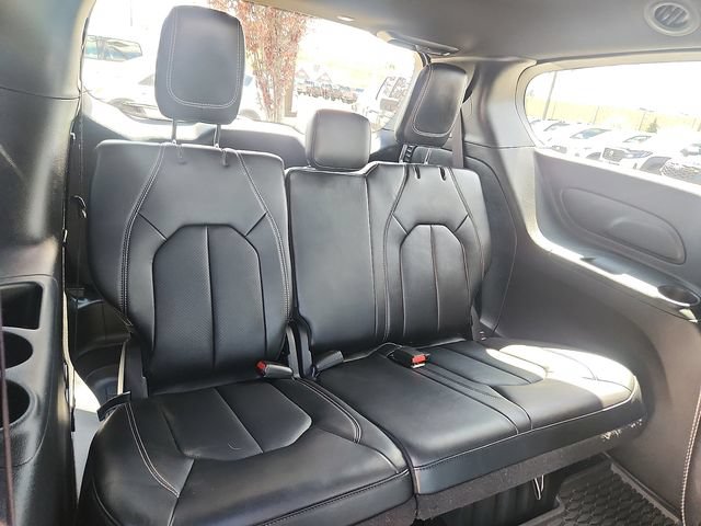 Used 2025 Chrysler Voyager LX FWD image 32