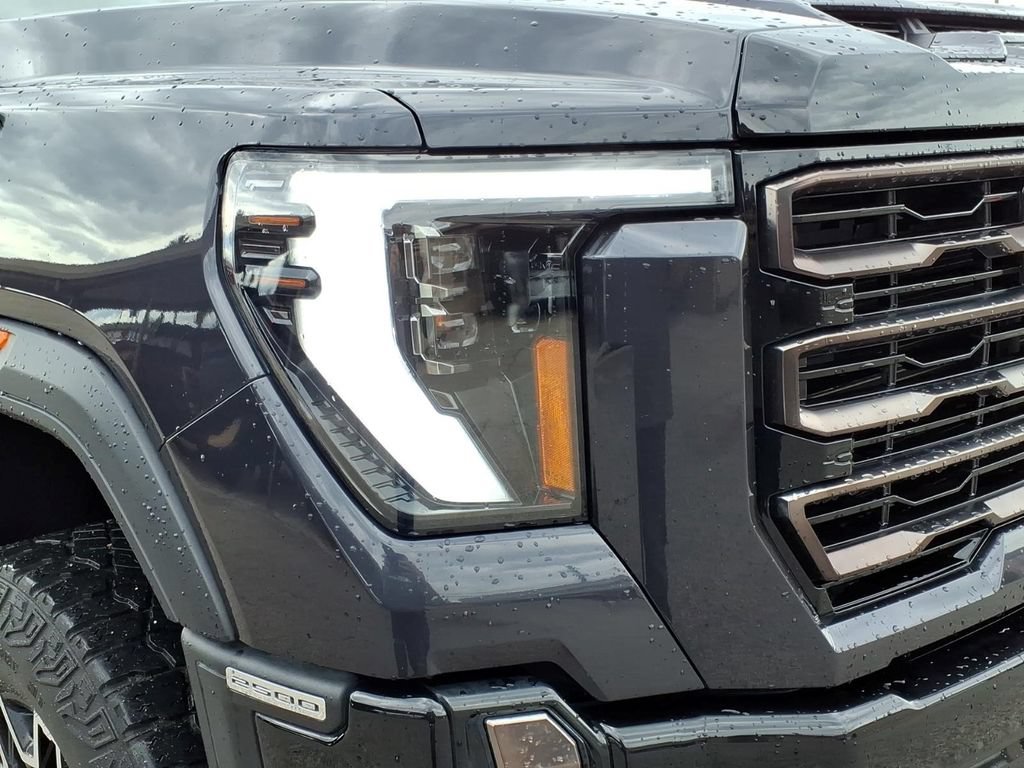 Used 2024 GMC Sierra 2500 AT4X AWD/4WD image 9