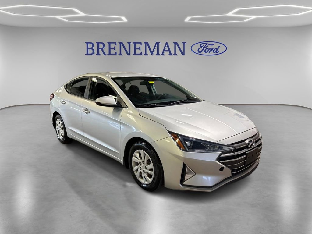 Used 2019 Hyundai Elantra SE w/ Cargo Package FWD image 3