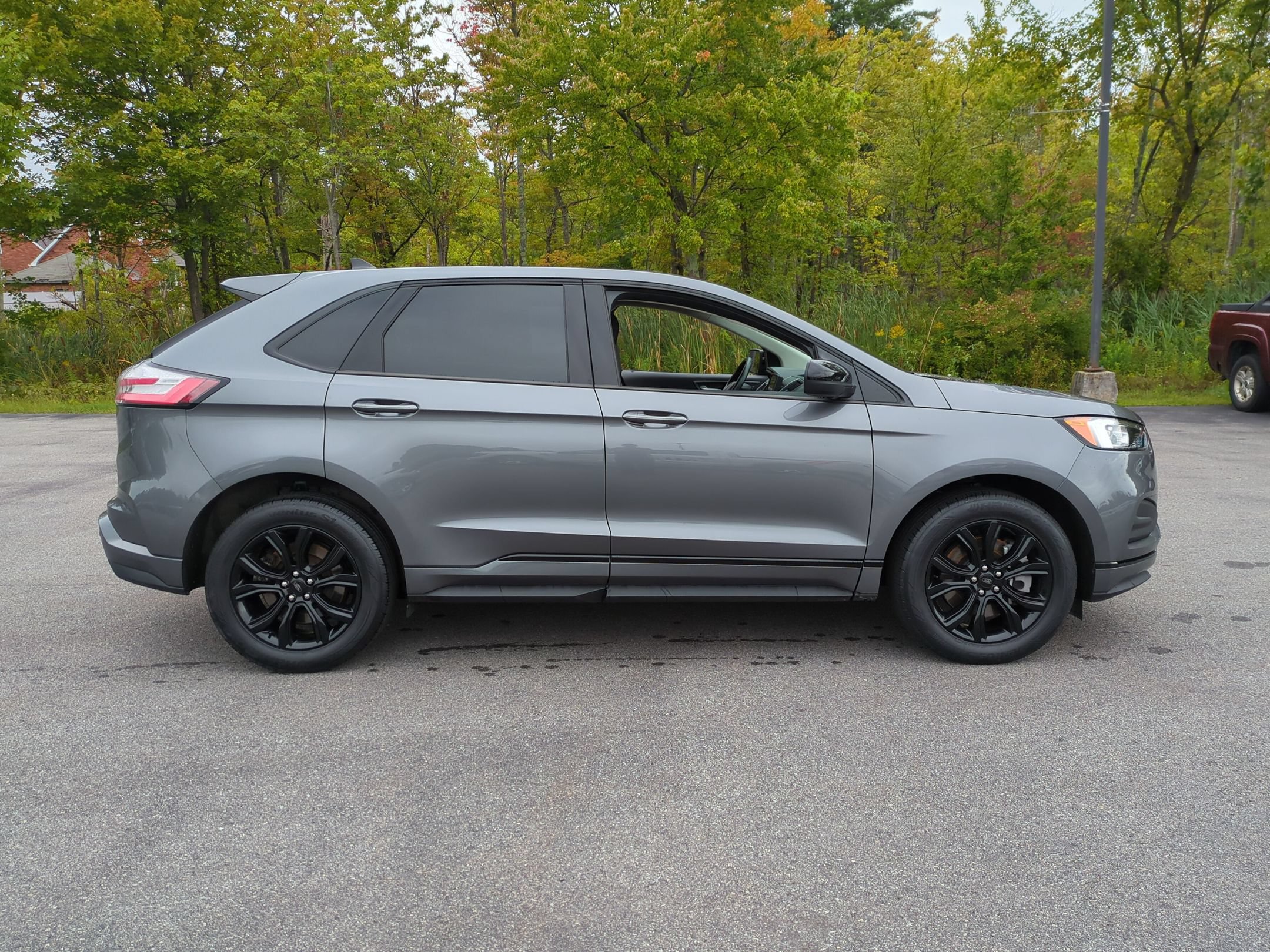 Certified 2024 Ford Edge SE w/ Black Appearance Package AWD/4WD image 2