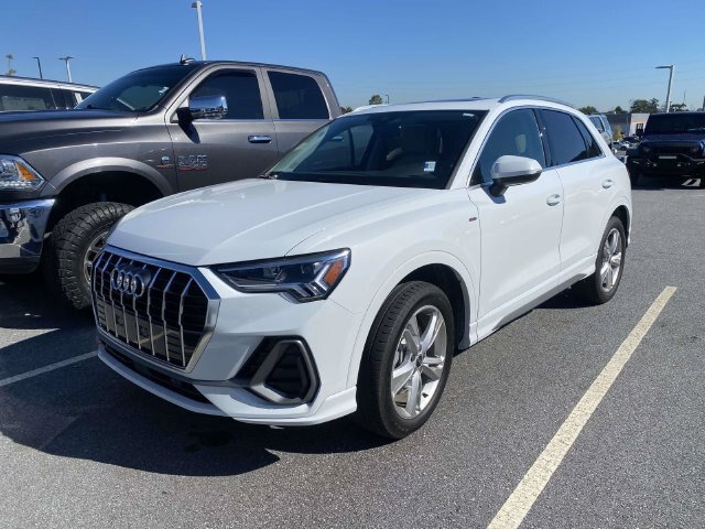 Used 2023 Audi Q3 2.0T Premium Plus w/ Premium Plus Package AWD/4WD image 3