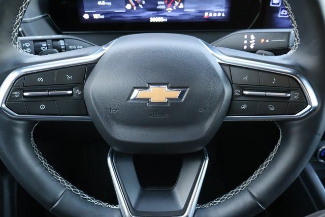 Used 2025 Chevrolet Traverse LT image 35