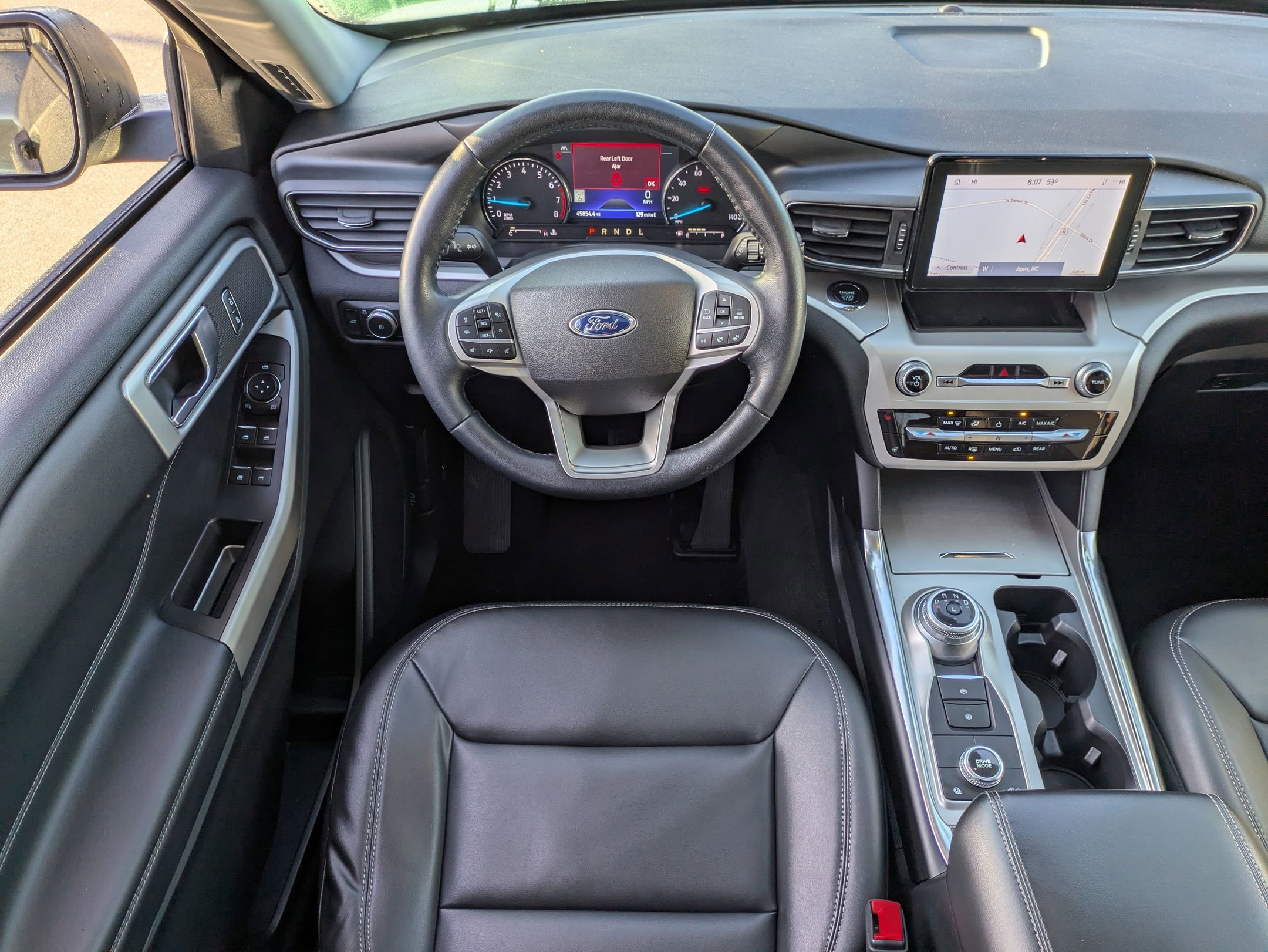 Certified 2022 Ford Explorer XLT w/ Equipment Group 202A image 31