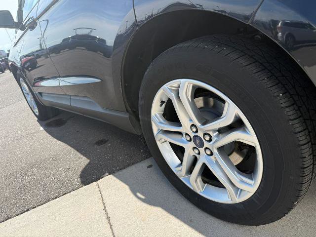 Certified 2018 Ford Edge Titanium w/ Equipment Group 301A AWD/4WD image 19