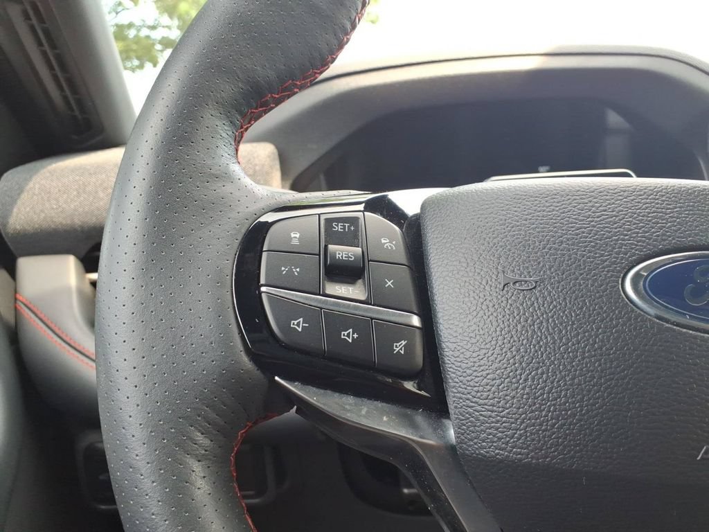 Certified 2025 Ford Explorer ST-Line AWD/4WD image 18