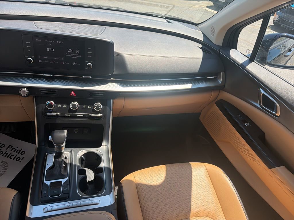 Used 2024 Kia Carnival LX FWD image 18