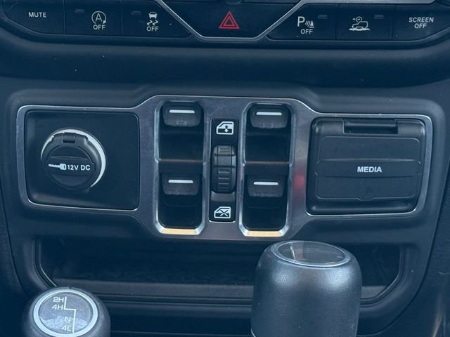 Used 2023 Jeep Gladiator Overland AWD/4WD image 7