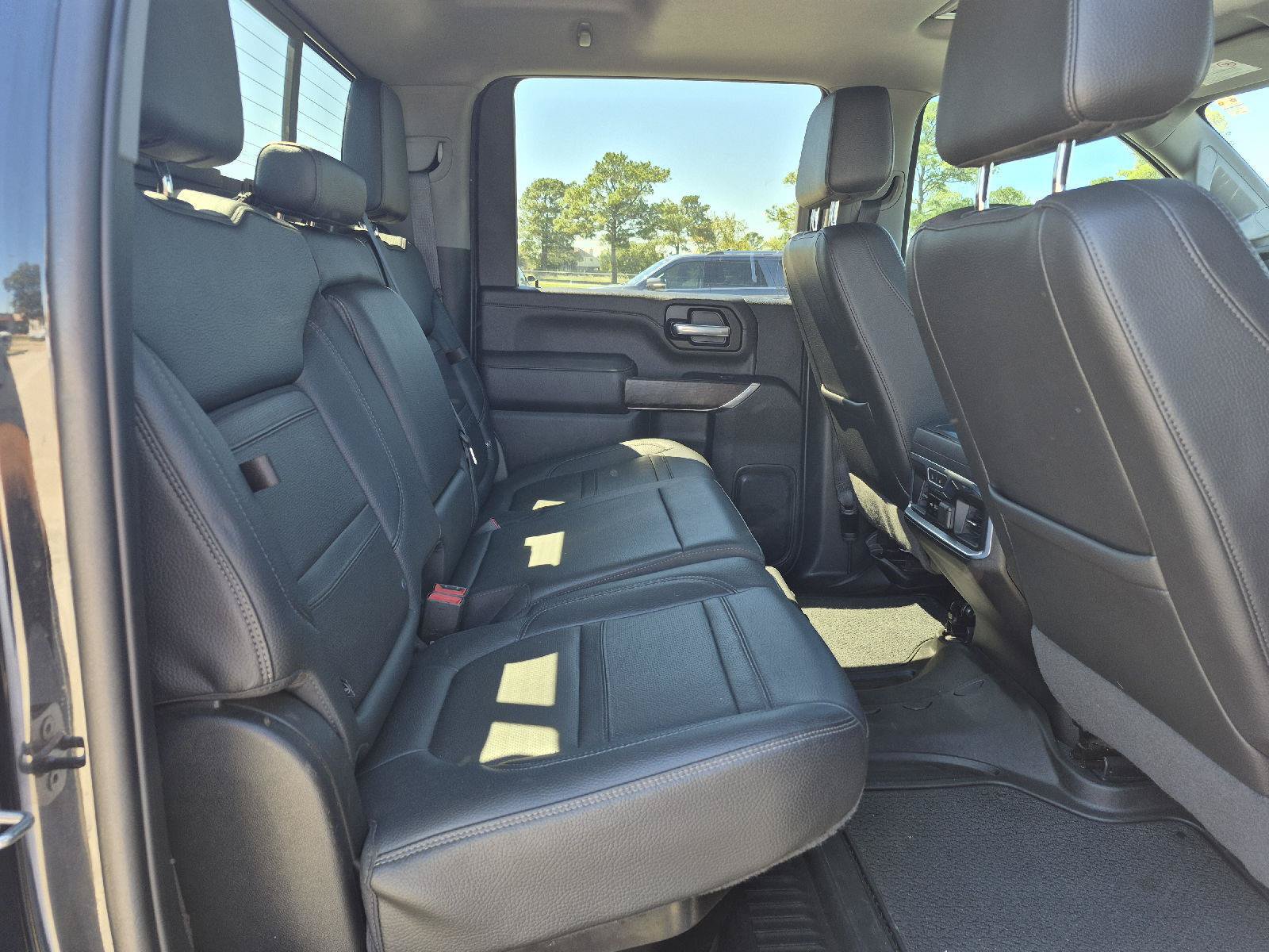 Used 2022 GMC Sierra 2500 Denali w/ Denali Black Diamond Edition AWD/4WD image 9