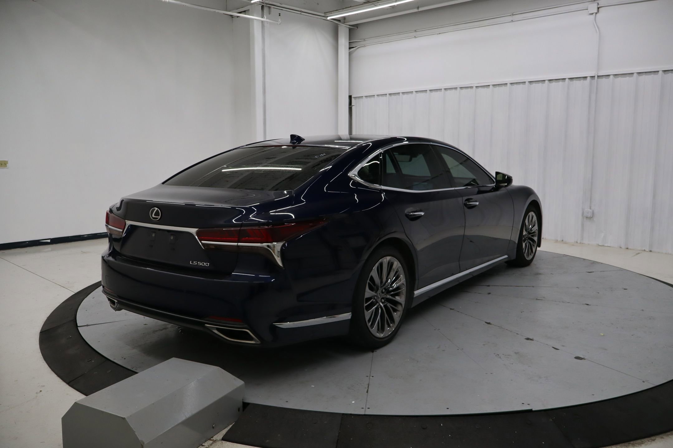 Used 2020 Lexus LS 500 w/ Interior Upgrade Package RWD image 3