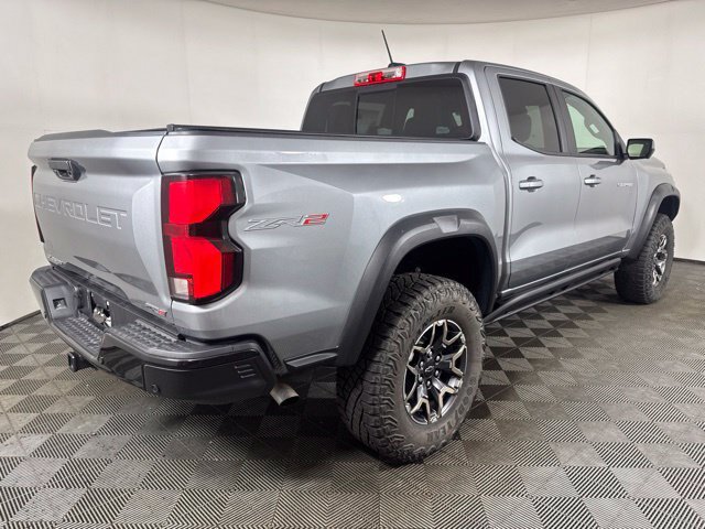 Used 2025 Chevrolet Colorado ZR2 w/ Technology Package AWD/4WD image 3