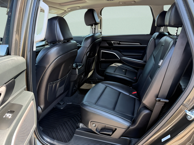 Used 2025 Kia Telluride S AWD/4WD image 5