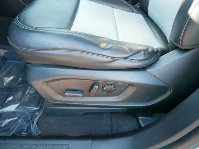 Certified 2022 Ford Explorer XLT w/ Equipment Group 202A image 8