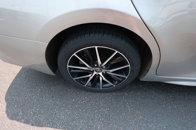 Used 2021 Toyota Camry SE w/ Convenience Package FWD image 5