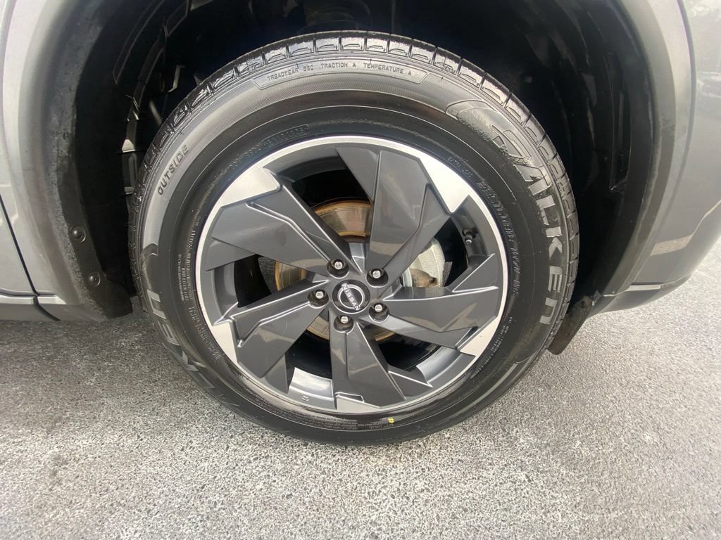 Used 2024 Nissan Rogue SV FWD image 29