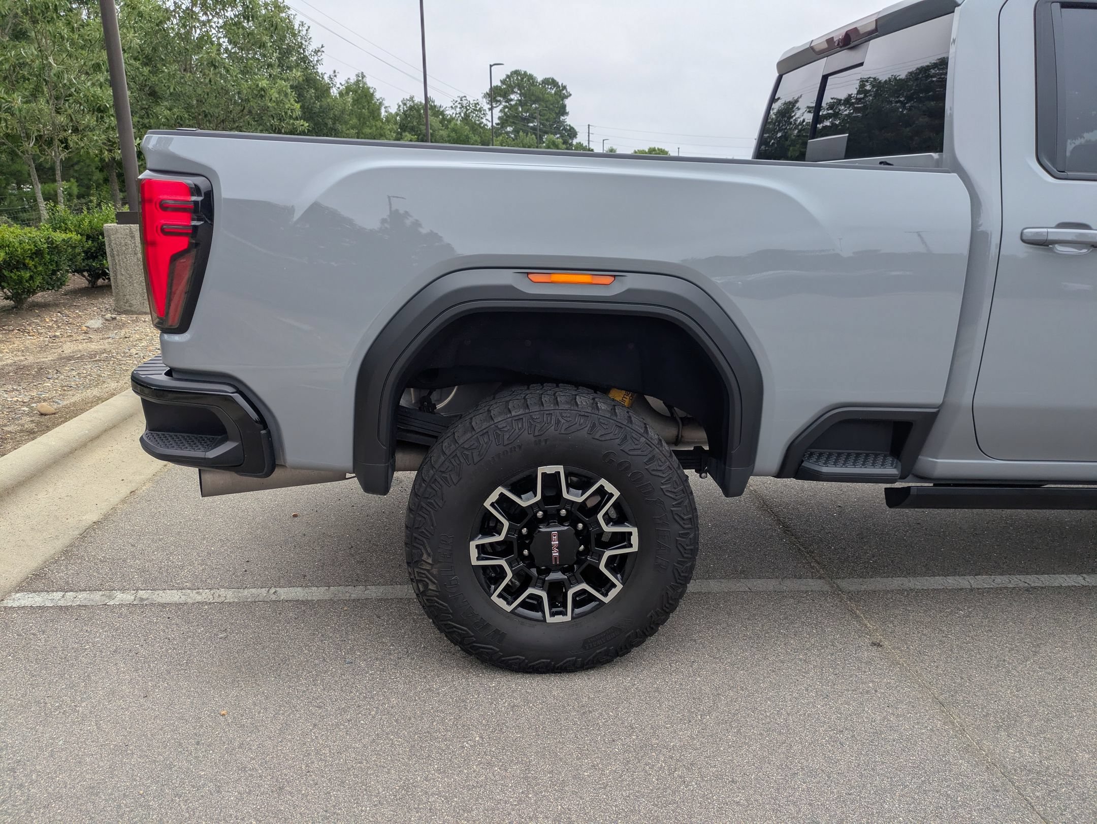 Used 2024 GMC Sierra 2500 AT4X AWD/4WD image 37