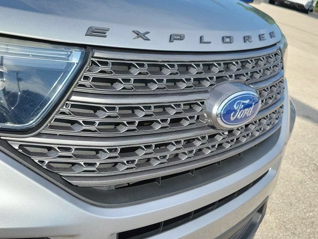 Certified 2022 Ford Explorer XLT w/ Equipment Group 202A RWD image 13