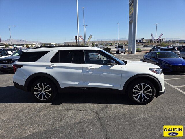Certified 2025 Ford Explorer ST-Line AWD/4WD image 8