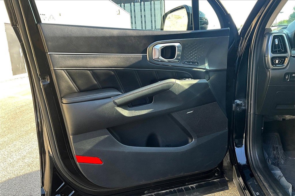 Used 2023 Kia Sorento SX image 22