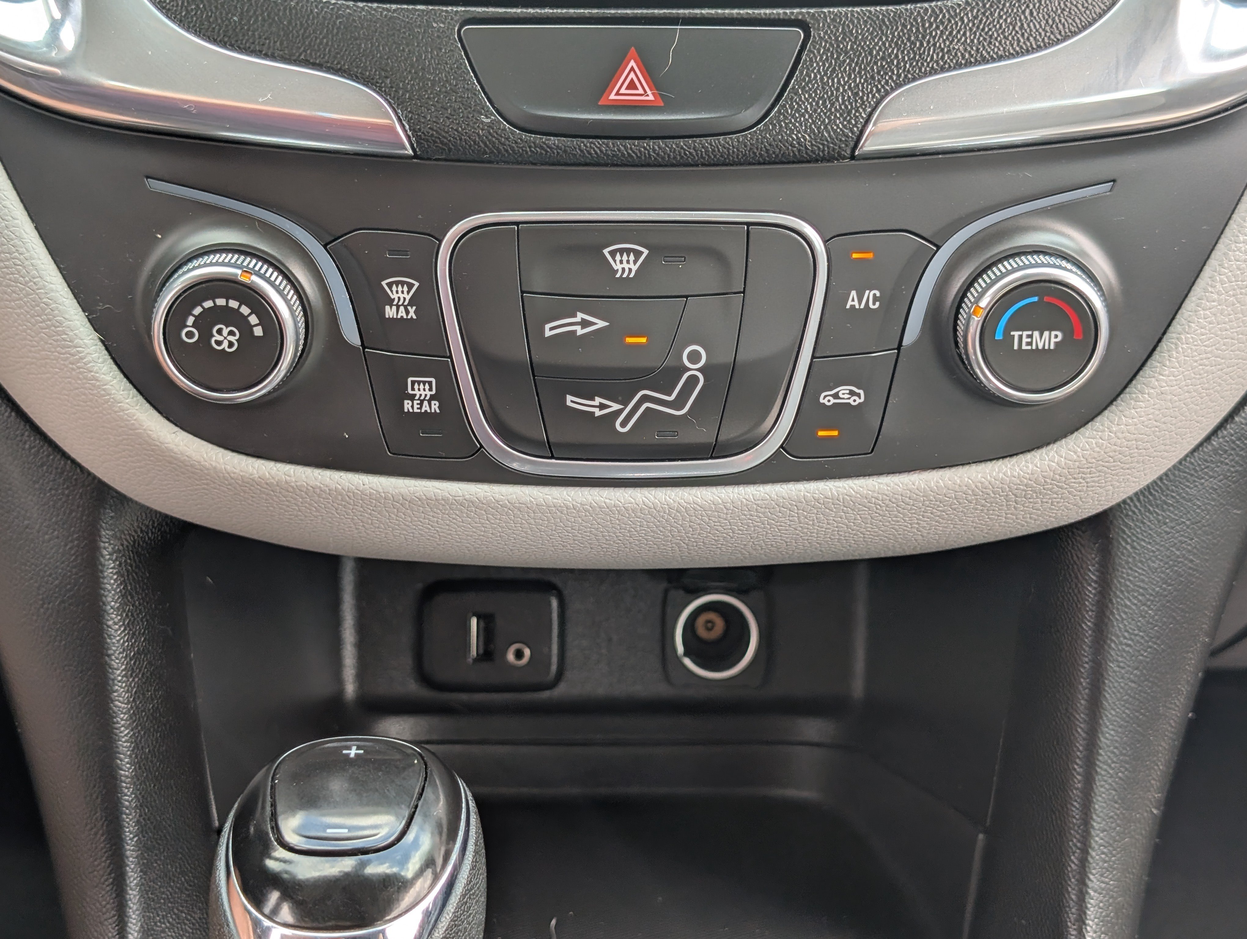 Used 2018 Chevrolet Equinox LS FWD image 22