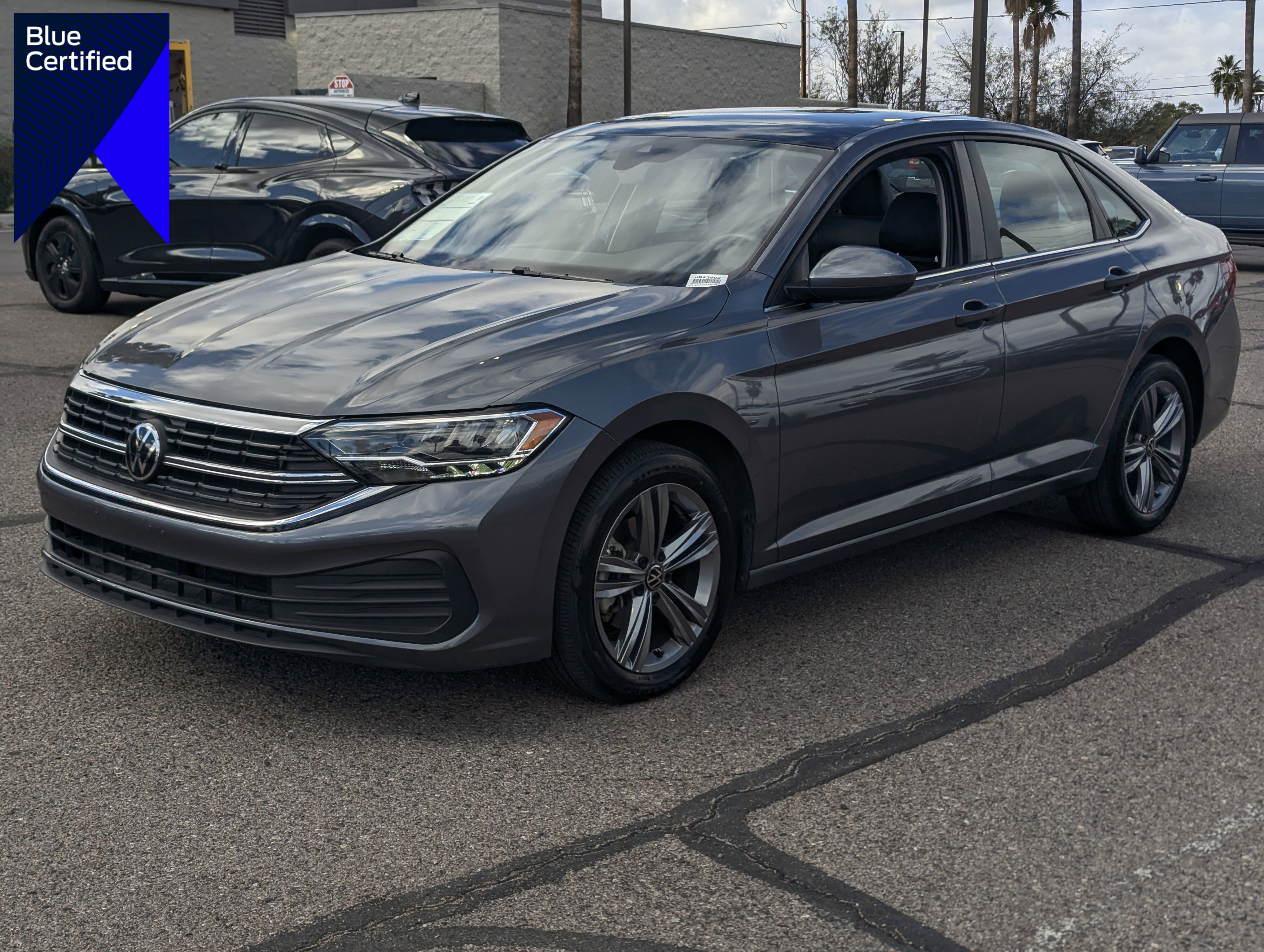 Used 2024 Volkswagen Jetta SE image 1