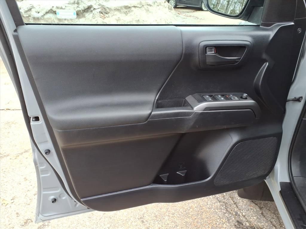 Used 2021 Toyota Tacoma TRD Off-Road w/ Technology Package image 17