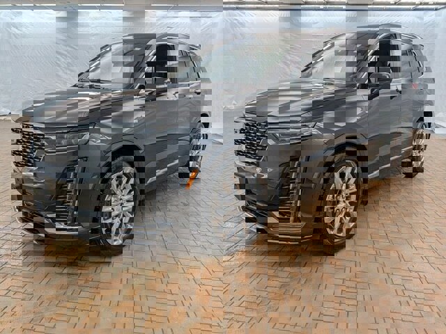 Used 2022 Cadillac XT6 Premium Luxury w/ Technology Package image 3