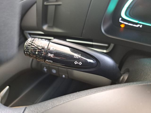 Used 2025 Hyundai Elantra Hybrid image 19