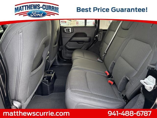 Used 2020 Jeep Wrangler Unlimited Sahara image 12