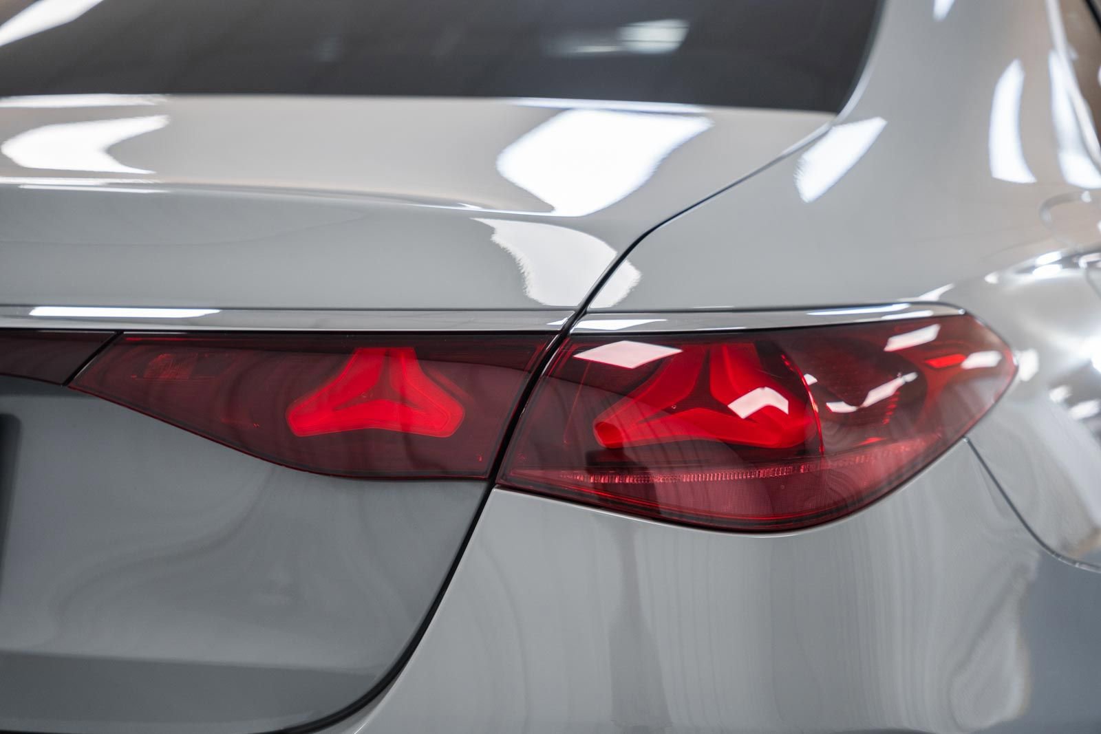 Used 2025 Mercedes-Benz E 350 4MATIC Sedan image 7