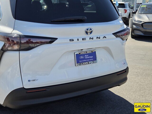 Used 2025 Toyota Sienna LE FWD image 6