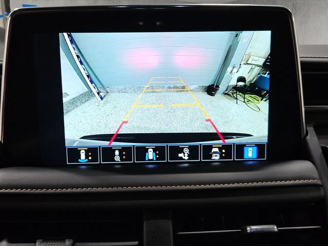 Used 2022 GMC Yukon AT4 w/ Technology Package AWD/4WD image 18