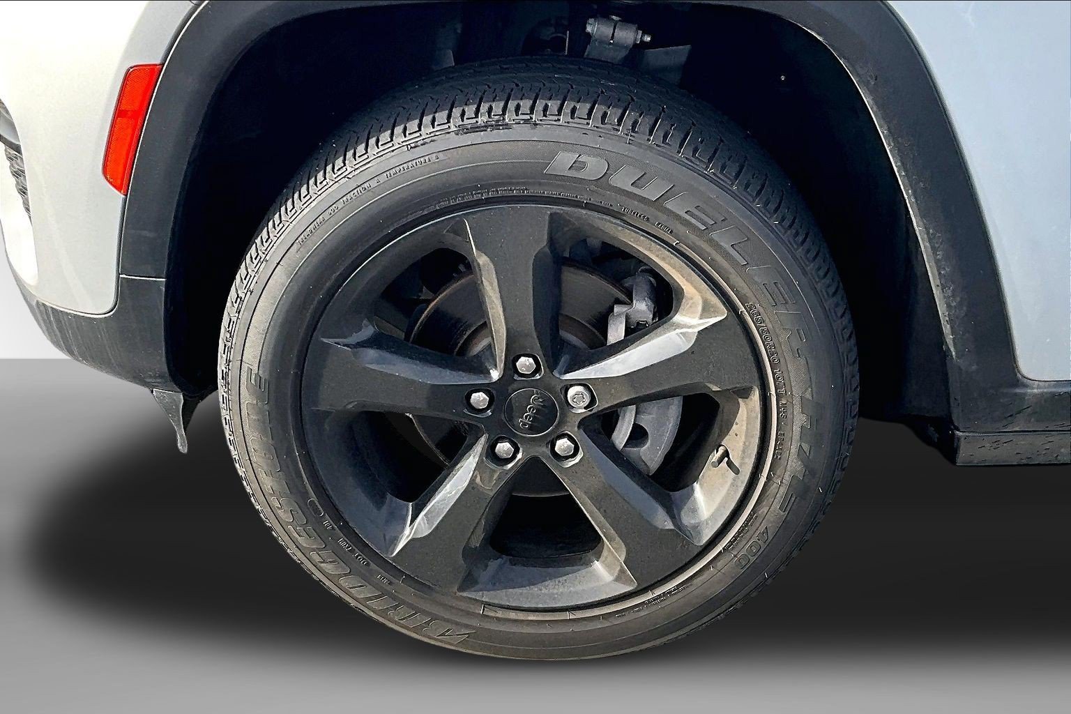 Used 2024 Jeep Grand Cherokee Altitude AWD/4WD image 9