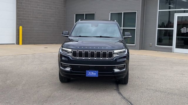 Used 2025 Jeep Wagoneer Series II AWD/4WD image 4