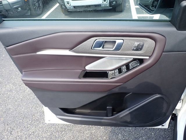 Certified 2025 Ford Explorer Platinum image 23