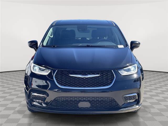 Used 2024 Chrysler Pacifica Touring-L FWD image 4