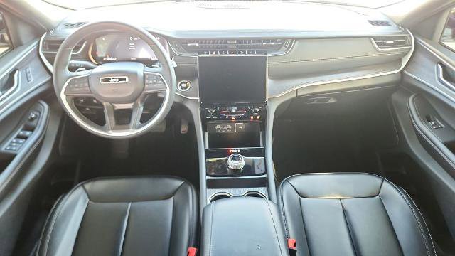 Used 2025 Jeep Grand Cherokee Limited image 27