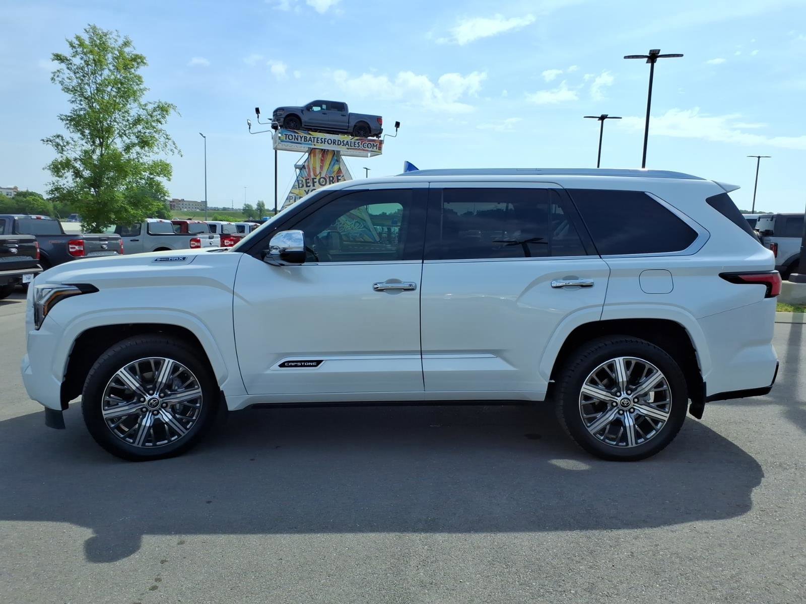 Used 2023 Toyota Sequoia Capstone AWD/4WD image 2